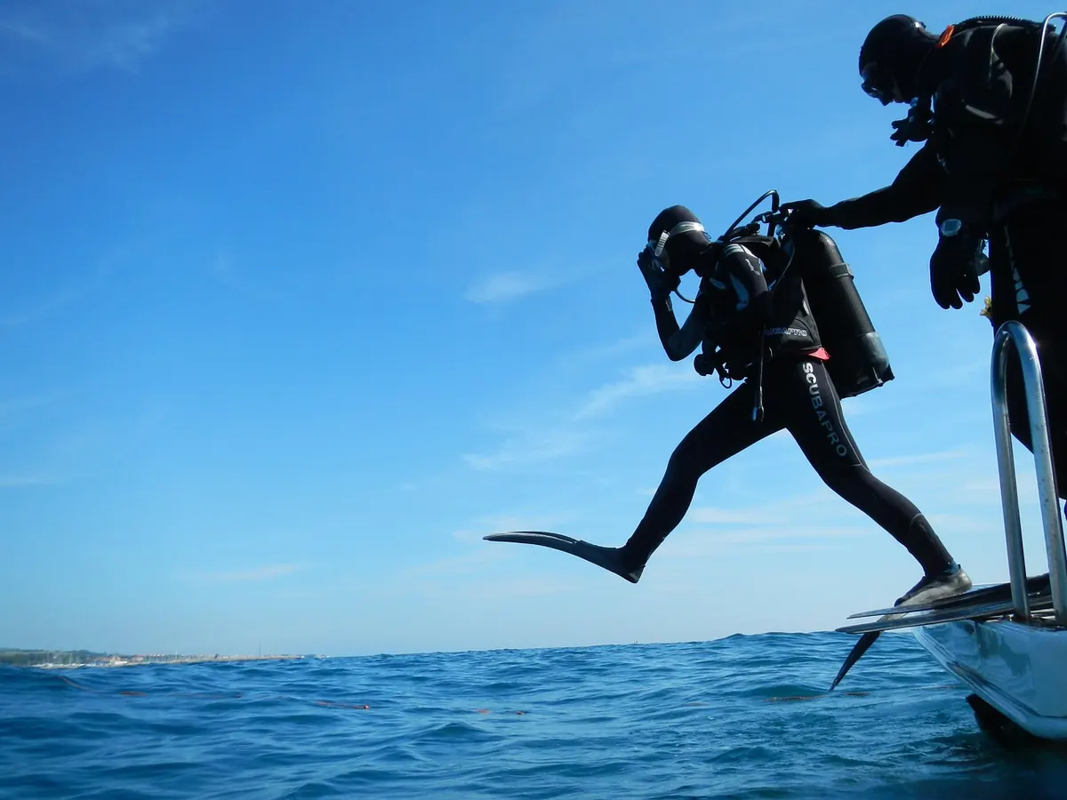 Liveaboard vs Day Boat for Reef Diving: Which Is Right for You?